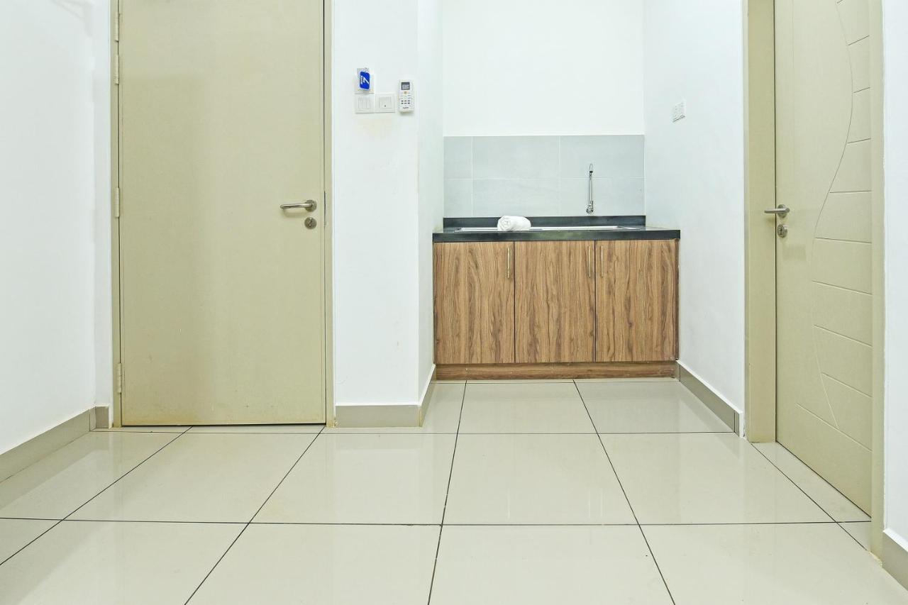 Capital O 90614 Cvia Ummul Hotel Паданг Бесар Екстериор снимка