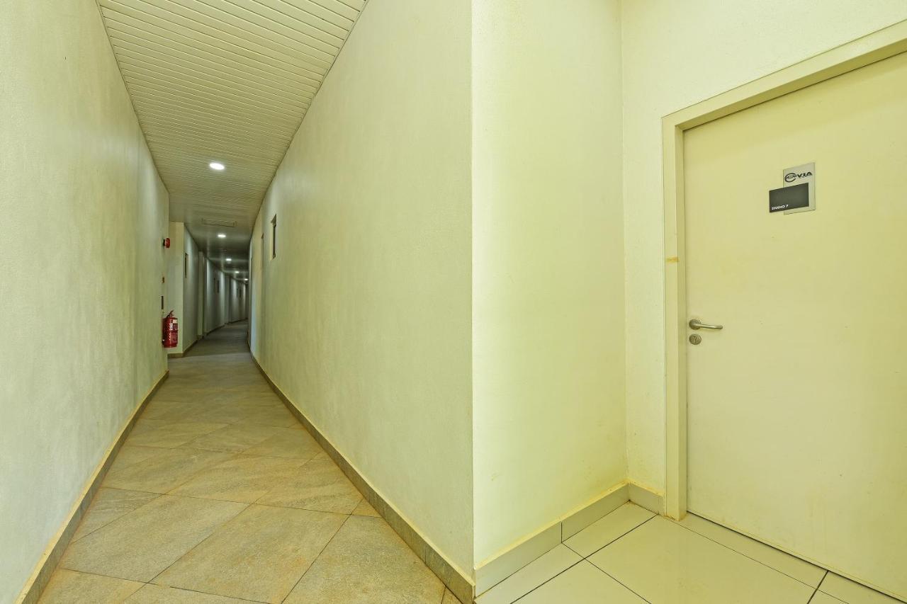 Capital O 90614 Cvia Ummul Hotel Паданг Бесар Екстериор снимка