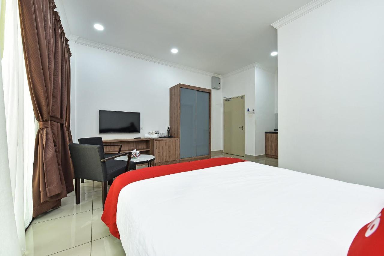 Capital O 90614 Cvia Ummul Hotel Паданг Бесар Екстериор снимка